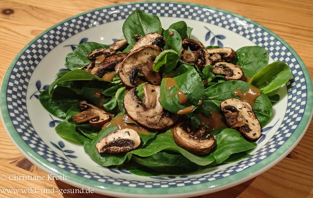 Herbstsalat mit Pilzen